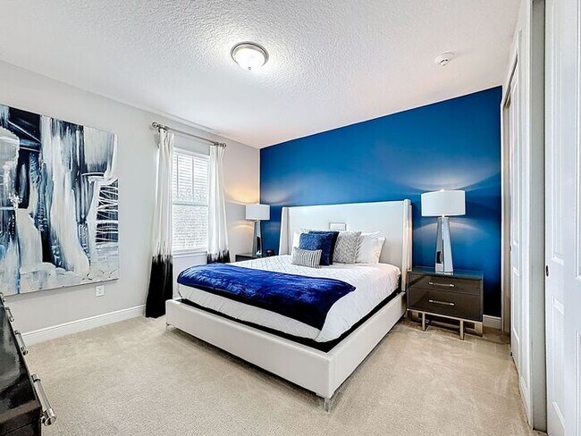 Building Photo - 8 Bedrooms 7 baths on a resort community