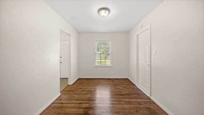 Building Photo - 1513 5th Ave N