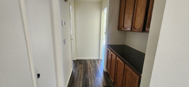 Building Photo - 8468001/37T