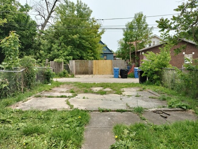 Building Photo - 10619 S Perry Ave