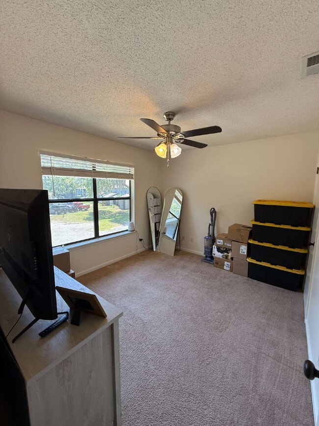 Building Photo - "Charming 3-Bedroom Townhouse Retreat in Beaufort - Spacious 1742 sq ft on Battery Lane!"