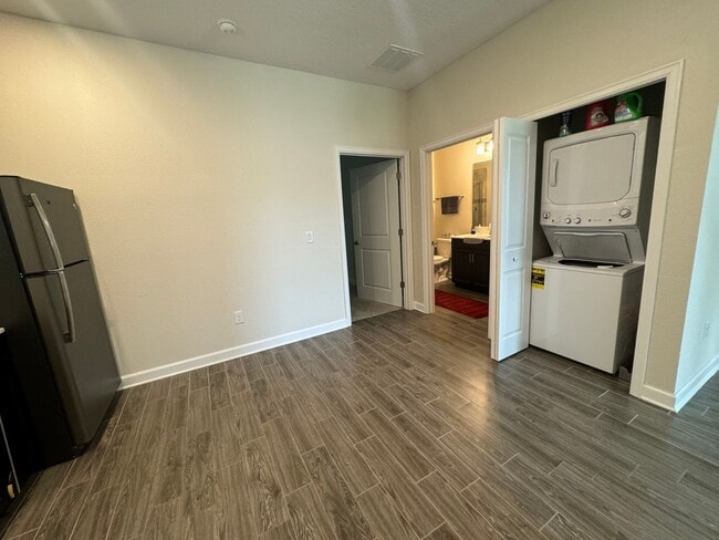 Building Photo - New Generation Stunning 1 Bed 1 Bath with ...