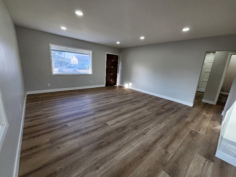 Building Photo - 333 E 61st St