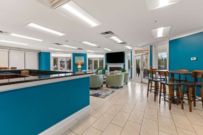 Building Photo - Luxury resort-style living: Fully furnished condo on the Cumberland River less than 25 miles from...