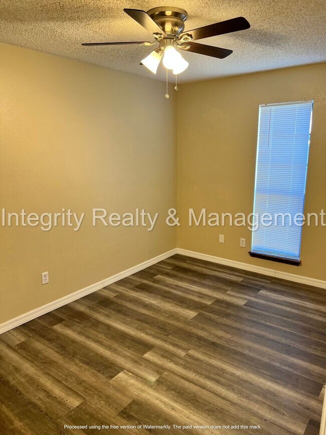 Building Photo - Charming cottage feel 3-bedroom, 2-bathroom house