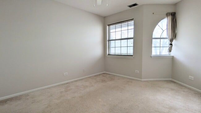 Building Photo - 310 W Happfield Dr