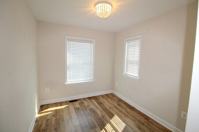 Building Photo - Spacious 4 Bedroom, 3.5 Bath Townhome with...