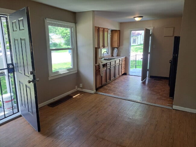 Building Photo - 10196 Winkler Dr