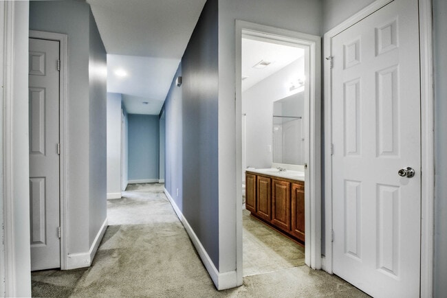 Building Photo - 27 Pin Oak Ln