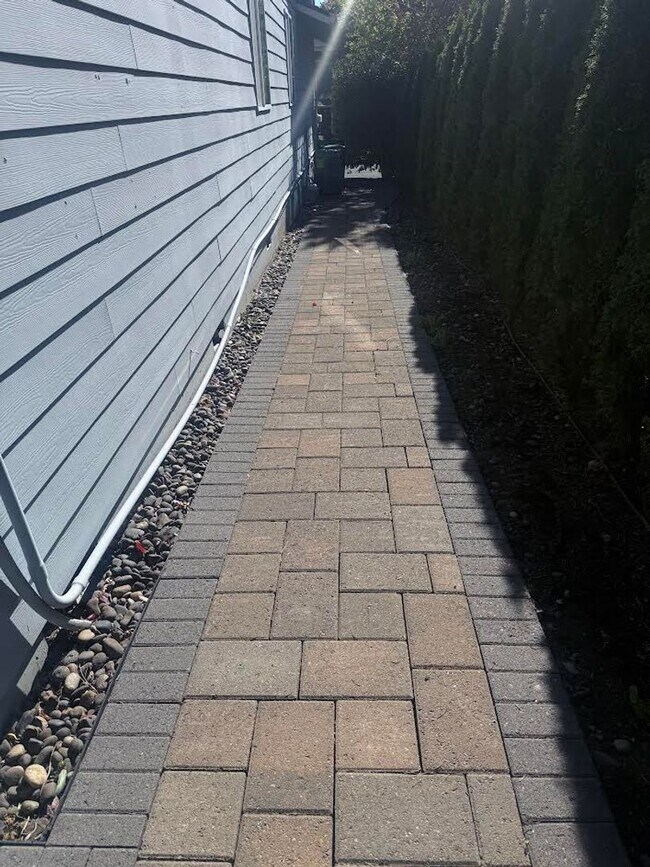 Building Photo - Updated Single Level Home in Highly Sought...