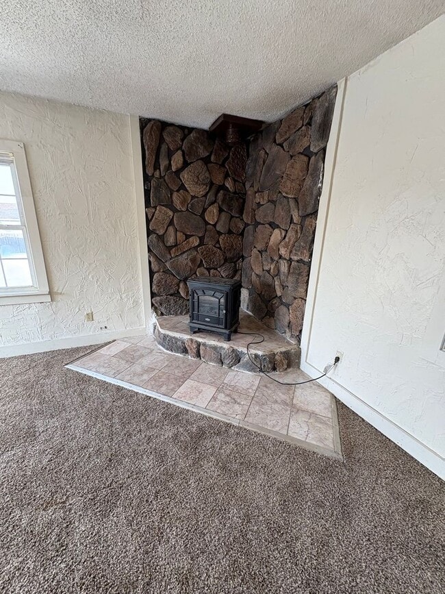 Building Photo - Charming 4 bed home located at in North Toledo