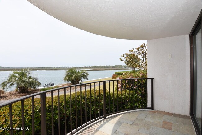 Building Photo - 322 Causeway Dr