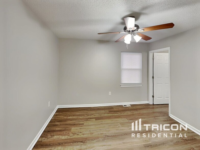 Building Photo - 10500 Southern Oak Ct