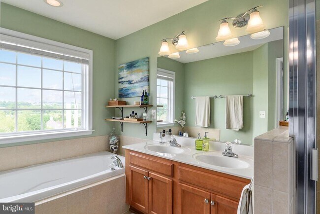 Building Photo - 2372 Battery Hill Cir