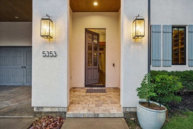 Building Photo - 5353 Lampasas St