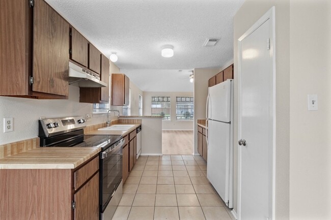 Building Photo - 23302 Summer Pine Dr