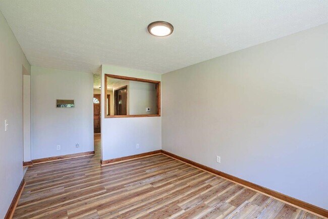 Building Photo - 8047 Bethany Rd