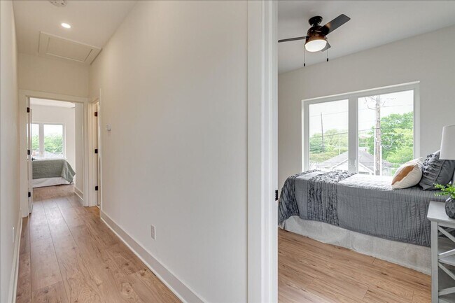 Building Photo - 2519 E 12th St