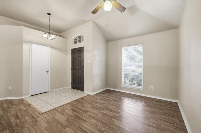 Building Photo - 100 Oak Hollow Ln