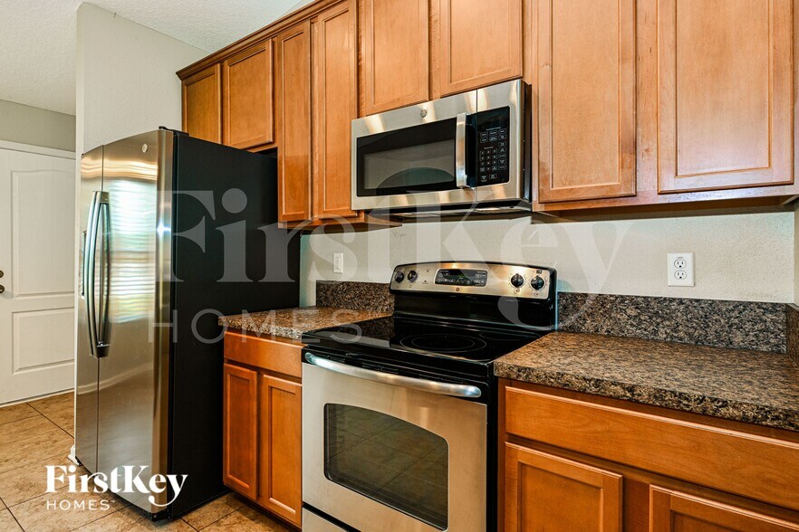 Building Photo - 403 W New England Dr