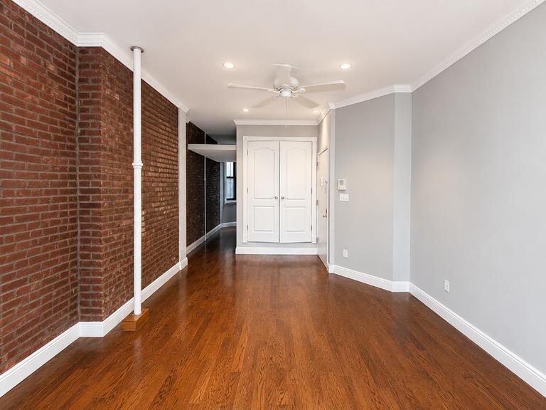Building Photo - 697 Tenth Ave (47th & 48th Ave), #2FS