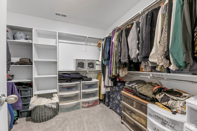 Building Photo - 4713 E Lk Cor Dr