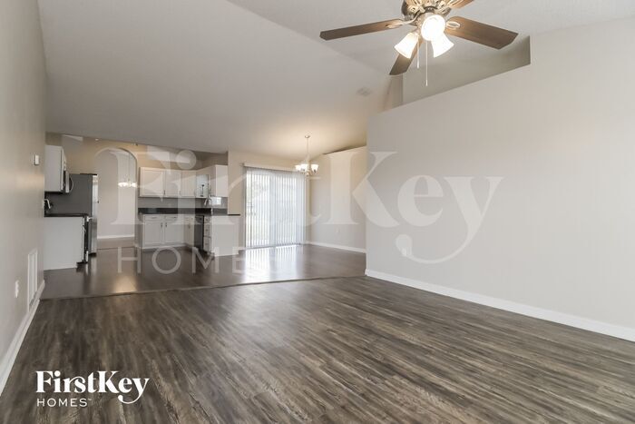 Building Photo - 2800 Fifer Dr