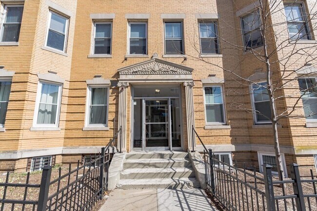 Building Photo - 136 Chiswick Rd