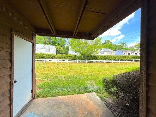 Building Photo - 1831 J Julian Ln