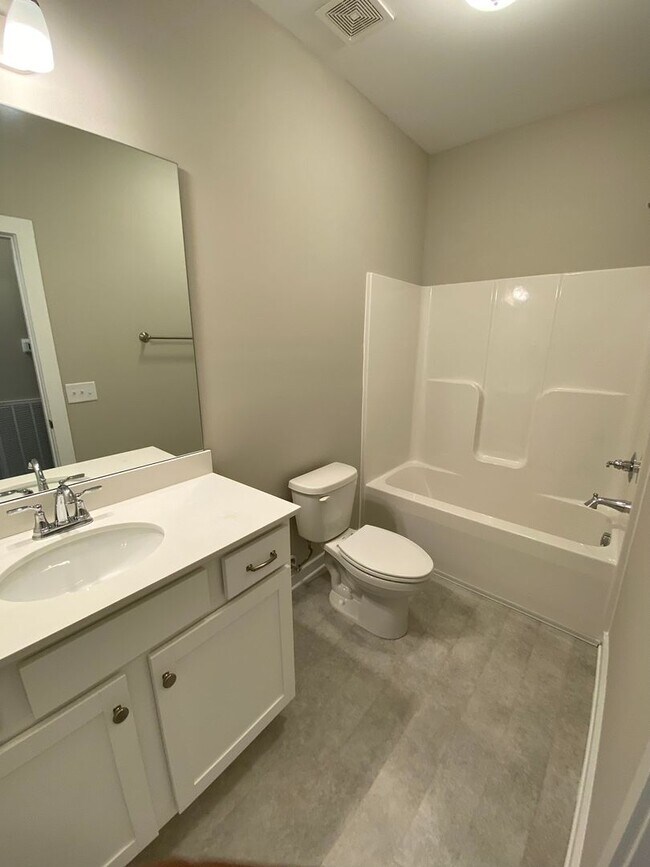 Building Photo - Home in Brookwood... Available to View Now!!!