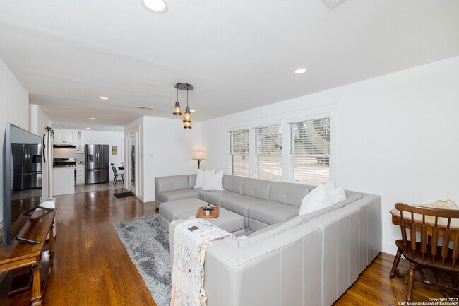 Building Photo - 33121 Blanco Rd