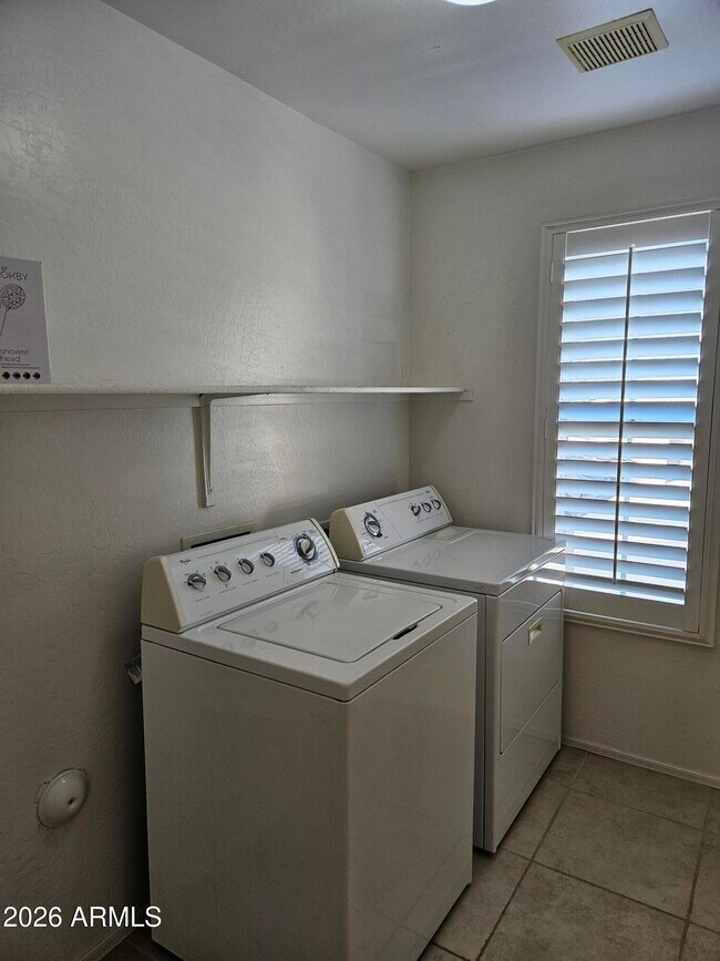 Building Photo - 3841 E Minton St