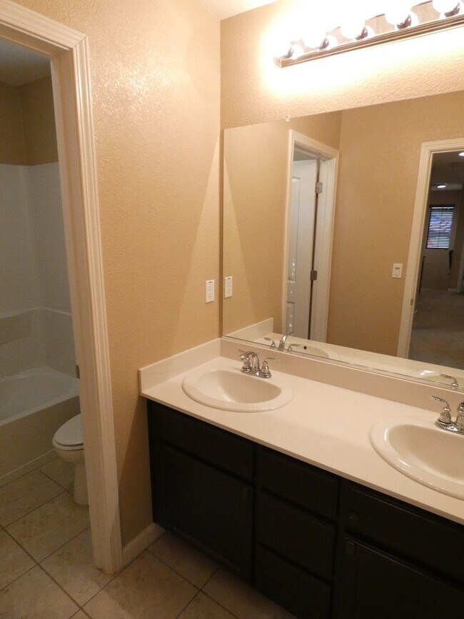 Building Photo - 4/2.5 N. Vacaville home with solar!