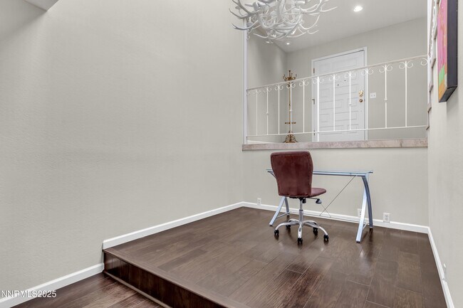 Building Photo - 4953 Lakeridge Terrace W