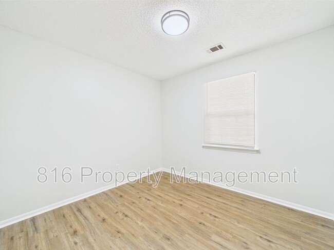 Building Photo - 219 S High St