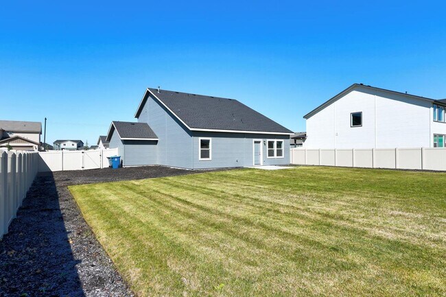Building Photo - Stunning 4-Bed Home with 3-Car Garage in Cirrus Pointe – Caldwell