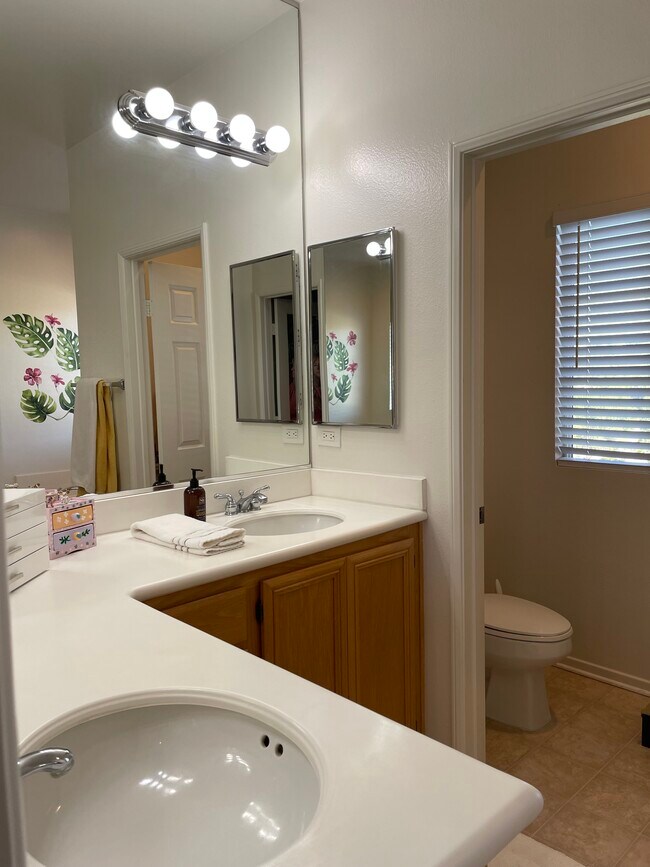 Building Photo - 28064 Dickason Dr