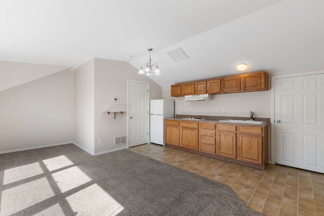Building Photo - Studio. $810 Rent includes utilities. Oct ...