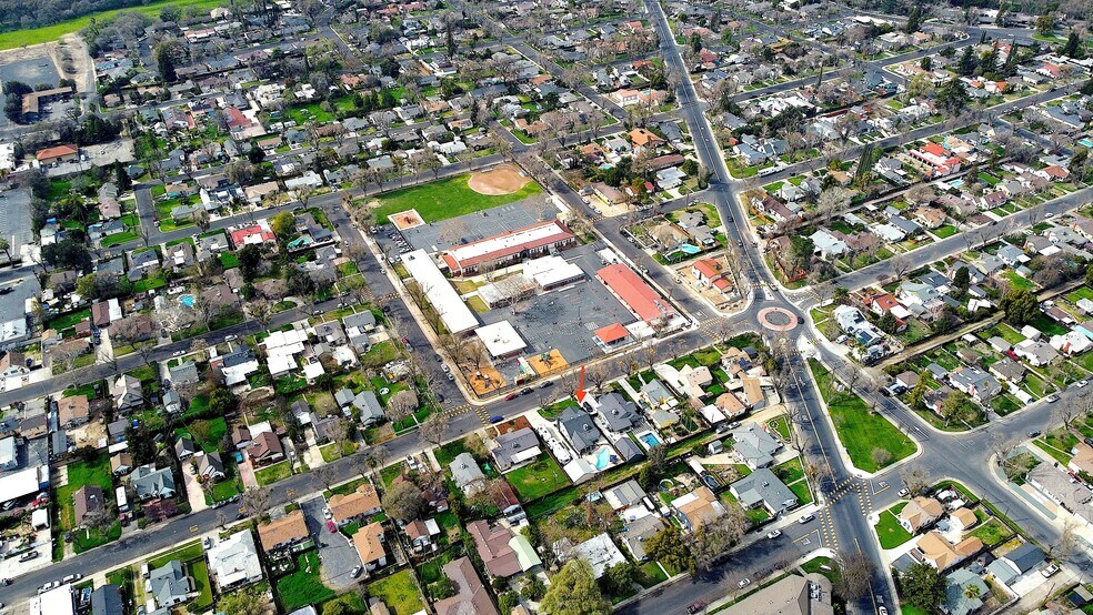 Building Photo - 204 N Santa Ana Ave