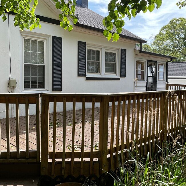 Building Photo - Home with 2 Bedrooms, 2 Baths with Bonus/C...