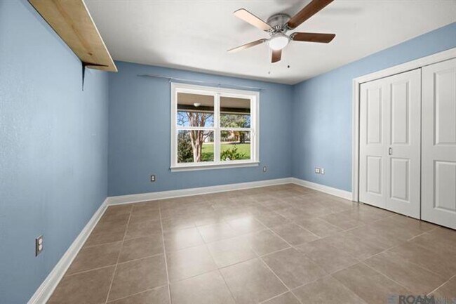 Building Photo - Spacious 4-Bedroom Home on One Acre in Denham Springs