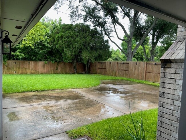 Building Photo - 2215 Mill Creek Dr