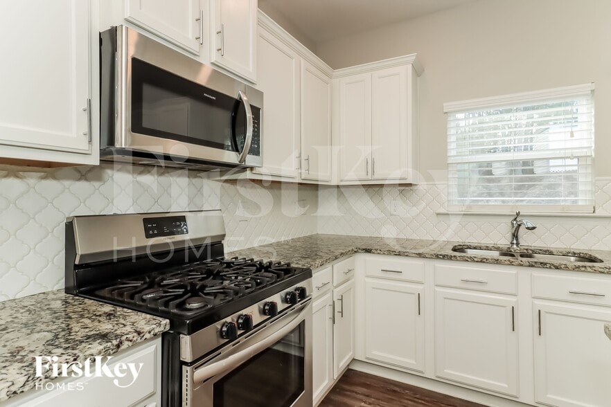 Building Photo - 529 S Fortune Way