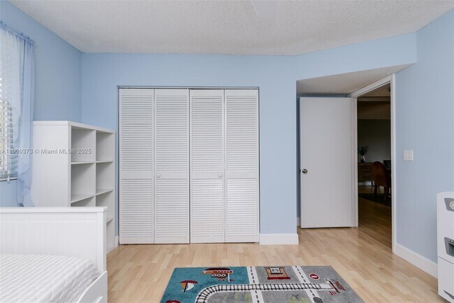 Building Photo - 4020 Crystal Lake Dr