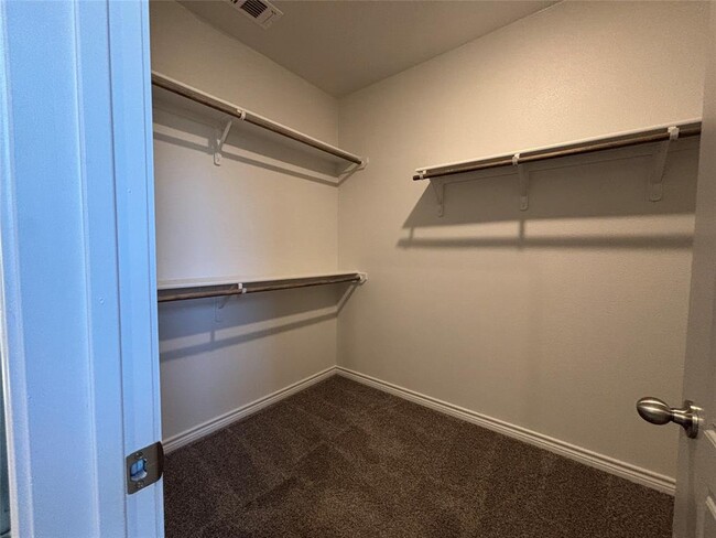 Building Photo - 722 Freedom Cir