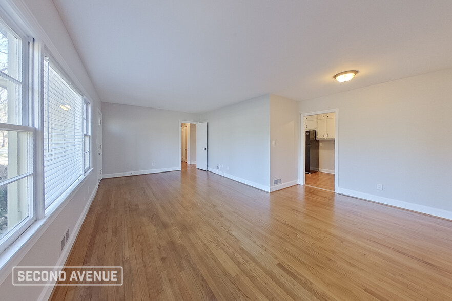 Building Photo - 817 Martinwood Ln