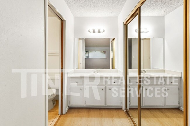 Building Photo - 2 Cinder Ct