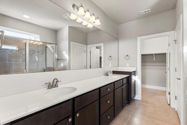 Building Photo - 710 Arrow Point Dr