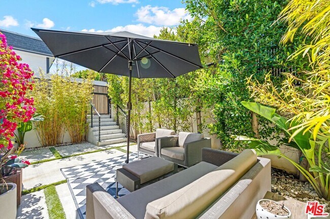 Building Photo - 656 California Ave