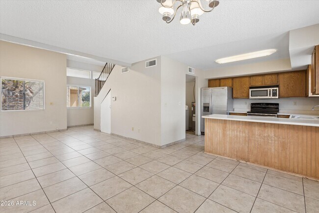 Building Photo - 407 E Pecan Rd